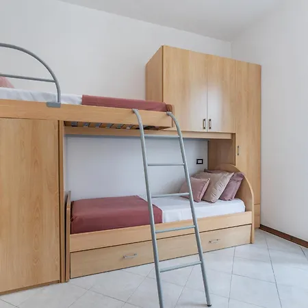 Villa Guesthost - With Parking *