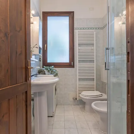 Villa Guesthost - With Parking Lido delle Nazioni