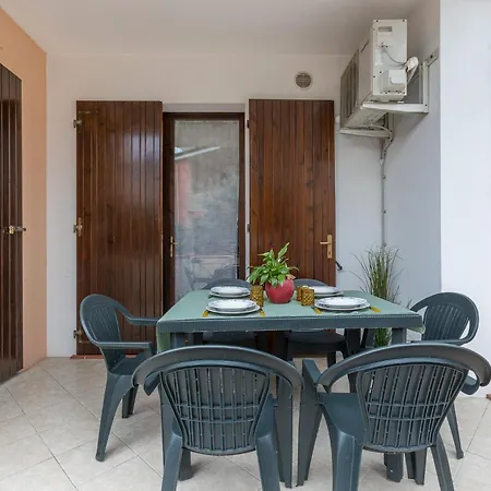 Villa Guesthost - With Parking *