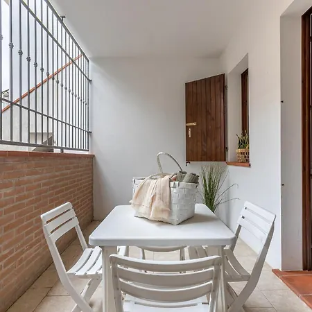 Villa Guesthost - With Parking *