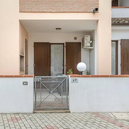 Guesthost - With Parking Lido delle Nazioni