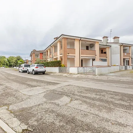 Guesthost - With Parking